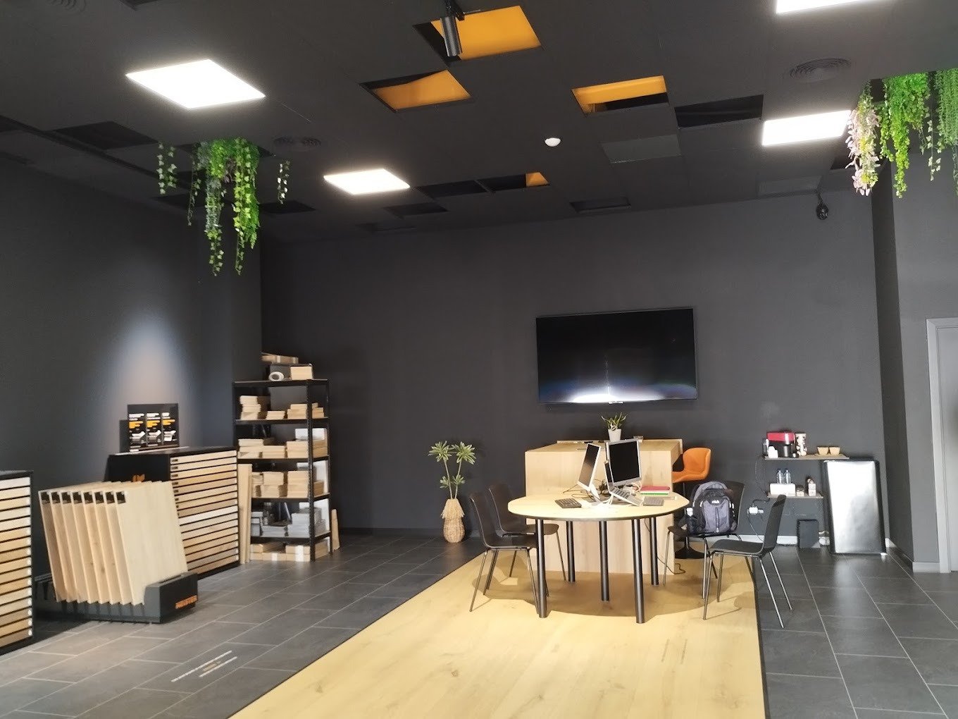 Zona de asesoramiento de MEISTER Boutique Plus Málaga